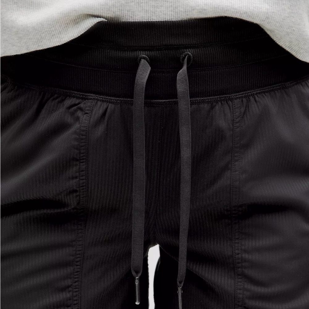 New Lululemon Dance Studio Mid Rise Joggees in Black size 0 - Picture 4 of 10